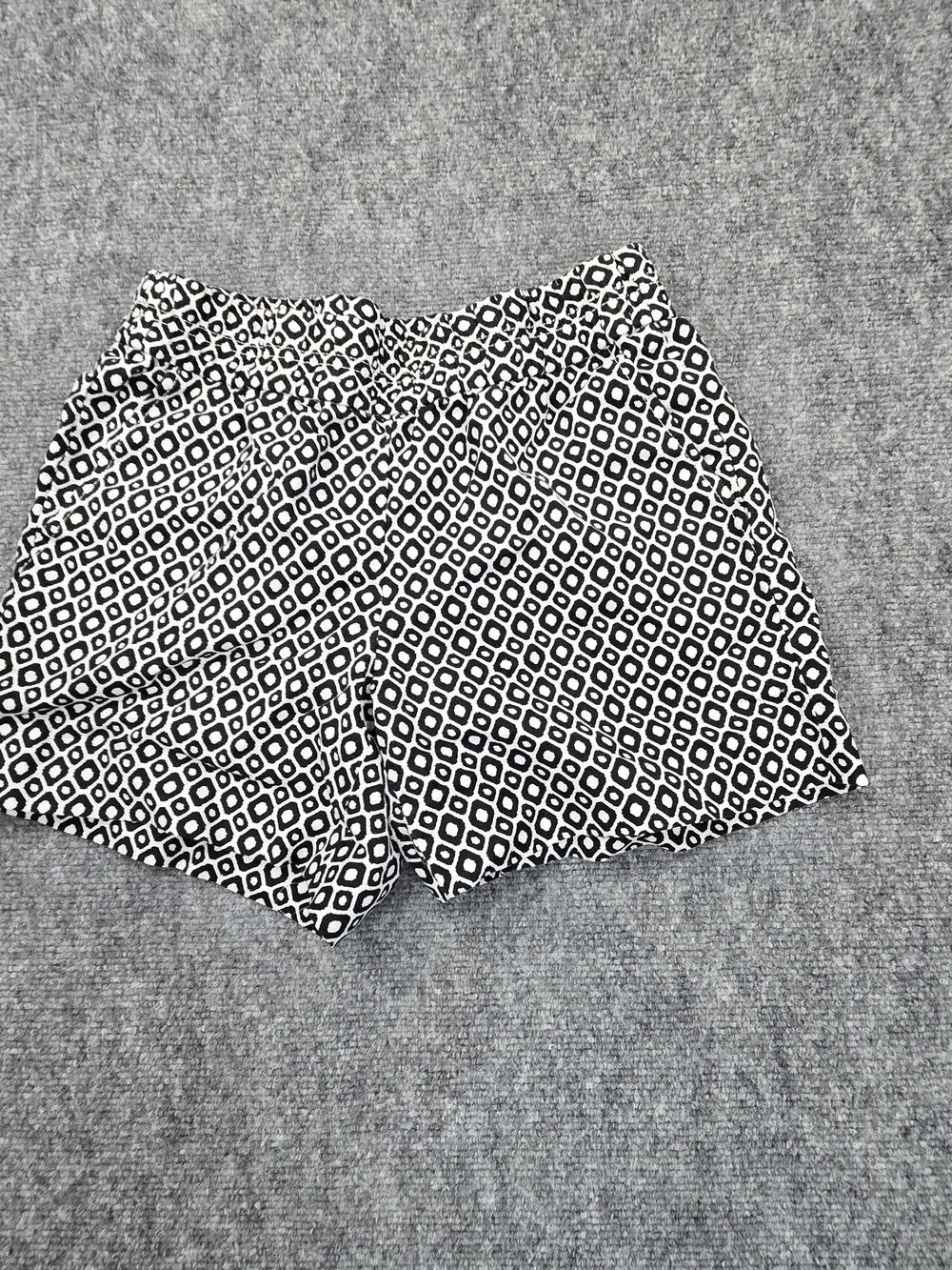 J.Crew Black White Geometric Print Shorts Womens Size 2 Pull On Casual Preppy